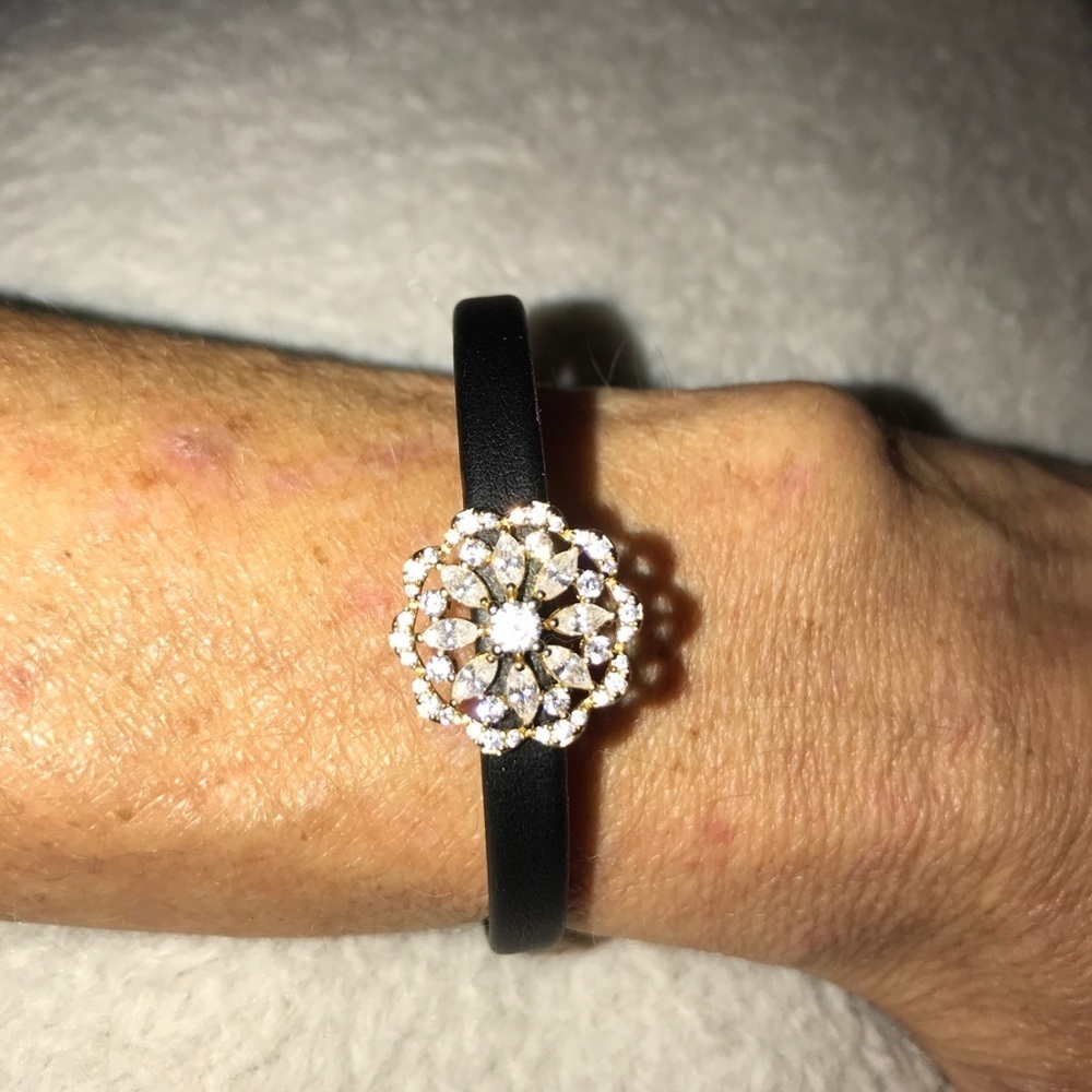🌺Flexible Rhinestone Bracelet - Picture 3 of 5